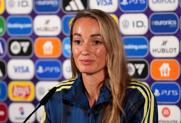 Kosovare Asllani يتحدث قبل السويد ضد إنجلترا