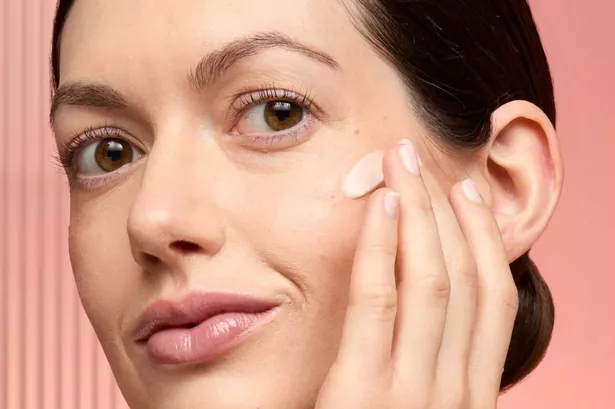 منتجات Liz Earle Glow الجديدة التي تم إطلاقها اليوم (2 يوليو) وهي تثبت بالفعل أنها نجاح مع عشاق العناية بالبشرة