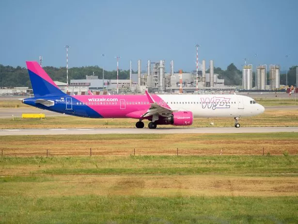 Wizzair Airbus A321 يتم تصوير سيارات الأجرة في مطار MXP Milano Malpensa الدولي