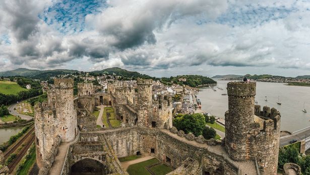 تفتخر قلعة Conwy المذهلة بثمانية أبراج 70 قدمًا