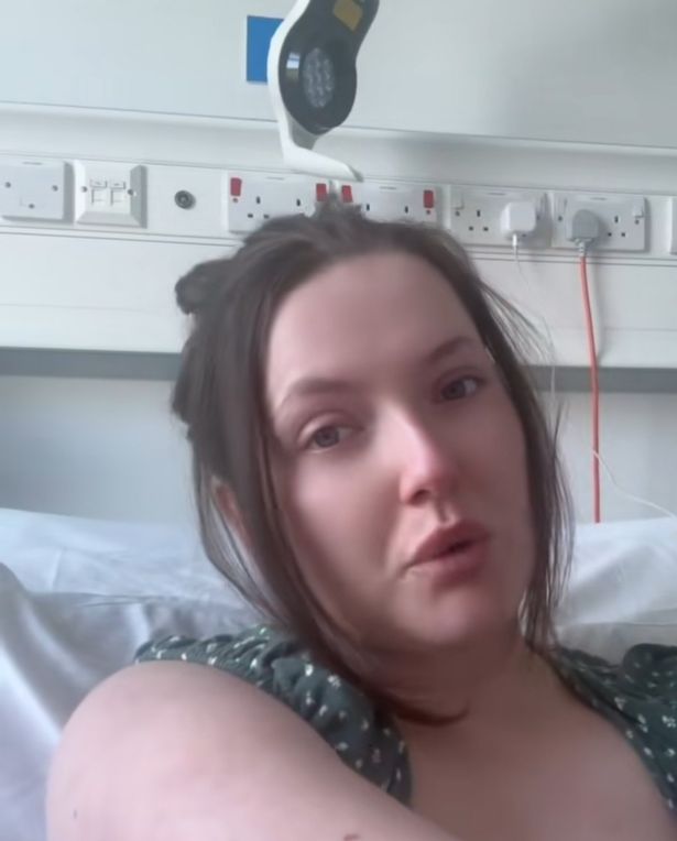 تخضع راشيل NHS والعلاج الخاص بعد تشخيصها