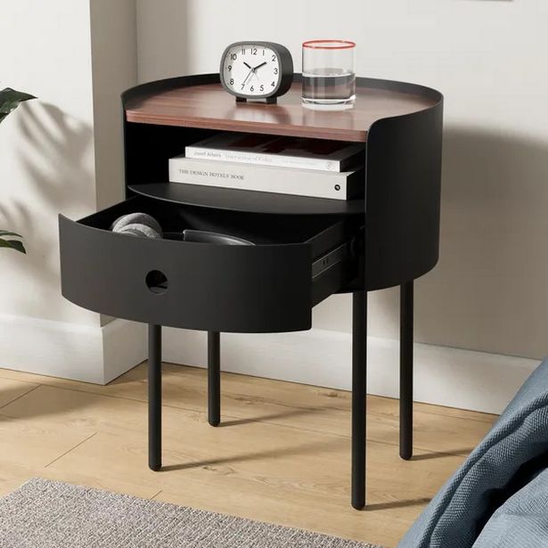 عناصر غريفين الجليد المدمجة بجانب السرير من Dunelm
