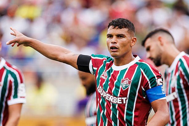 Thiago Silva من Fluminense FC Gestures خلال المباراة النهائية لكأس العالم FIFA Club 2025 بين Fluminense FC و Al Hilal على ملعب التخييم العالمي في 4 يوليو 2025 في أورلاندو ، الولايات المتحدة.