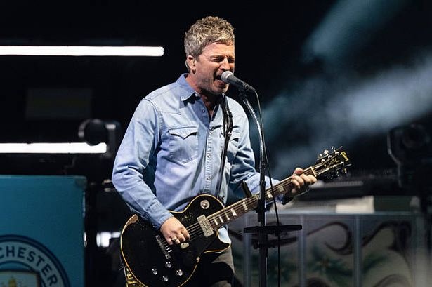 يؤدي Noel Gallagher of Oasis على خشبة المسرح خلال ليلة افتتاح جولة Live 25 'في استاد Mincitality في 04 يوليو 2025 في كارديف ، ويلز.