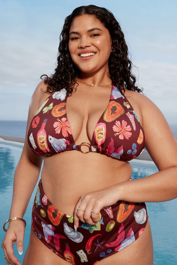 ASOS بيكيني على النموذج