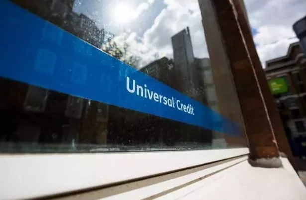 تم انتقاد أساليب تحصيل الديون DWP من تلك المسموح بها للمقرضين التجاريين.