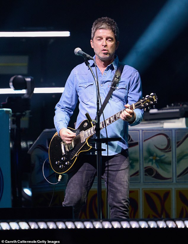 أنهى الأخوان العرض مع نجمة Rock 'N' Roll ، لكن المشجعين يهتفون من أجل الظهور ، مع ركوب الزوجين مرة أخرى ، مع اثنين من أغانيهم المفضلة لدى المعجبين القادمة