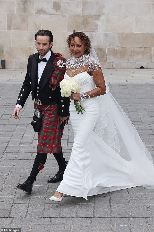 يمكن أخيرًا تعيين Girls Spice لم الشمل في حفل زفاف MEL B الثاني ، والذي يمكن أن يعقد MailOnline حصريًا في المغرب (Mel و Rory McPhee في حفل زفافهم في لندن يوم السبت)