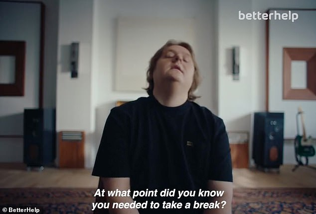 تعاون المغني وكاتب الأغاني مع BetterHelp ، أكبر منصة للعلاج عبر الإنترنت في العالم ، لحملة ترويجية جديدة