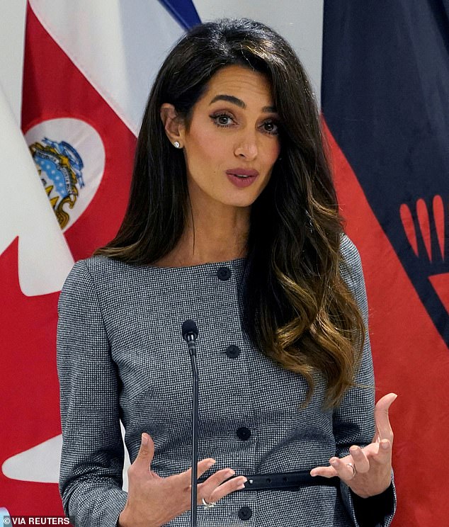 مع تمثيلها لعدة عملاء رفيعي المستوى وحملات تاريخي قيادة ومتزوجة من واحدة من أكبر نجوم هوليوود ، أكدت أمل مدى أهمية الخصوصية لها (التي شوهدت في عام 2023)