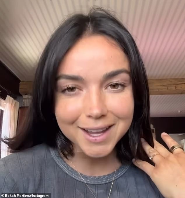 من الناحية الوظيفية ، مارتينيز هو كل المؤثر مع شراكات مدفوعة الأجر للعلامات التجارية مثل Araza Beauty و Brook Linen و Club Med Cancun و Osea Malibu ، جيناتي المفضلة ، والدورات الطبيعية (في الصورة يوم الأربعاء)