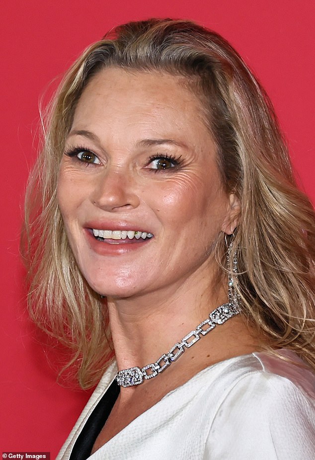 شهدت Look Kate's Beach Babe Look Go Go Make-Up Free ANS تعرض لها رماة سلسة ، والتي تركت ألسنة تهتز على مر السنين حول أعمال تجميلية محتملة (في الصورة العام الماضي)