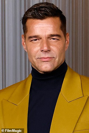 من صعوده إلى النجومية العالمية مع Livin 'La Vida Loca في عام 1999 إلى الوقت الذي ذهب فيه إلى الأماكن العامة مع حياته الجنسية في عام 2010 ، سارت المضاربة حول حياة ريكي الحب ؛ ريكي في عام 2024