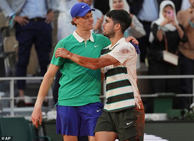 سيشهد اليوم 14 بطل الدفاع كارلوس ألكاراز مواجهته ضد العالم رقم 1 جانيك آنير ، الذي يتطلع إلى الانتقام من هزيمته الفرنسية المفتوحة (التي شوهدت معا في بطولة فرنسا المفتوحة الشهر الماضي)