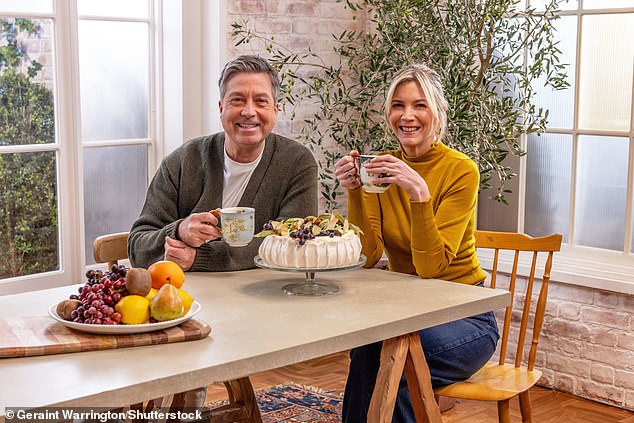 أخبرت مصادر في ITV The MailOnline أنها ستستمر في بث السلسلة العاشرة من مطبخ John and Lisa's Weekend كما هو مقرر يوم السبت