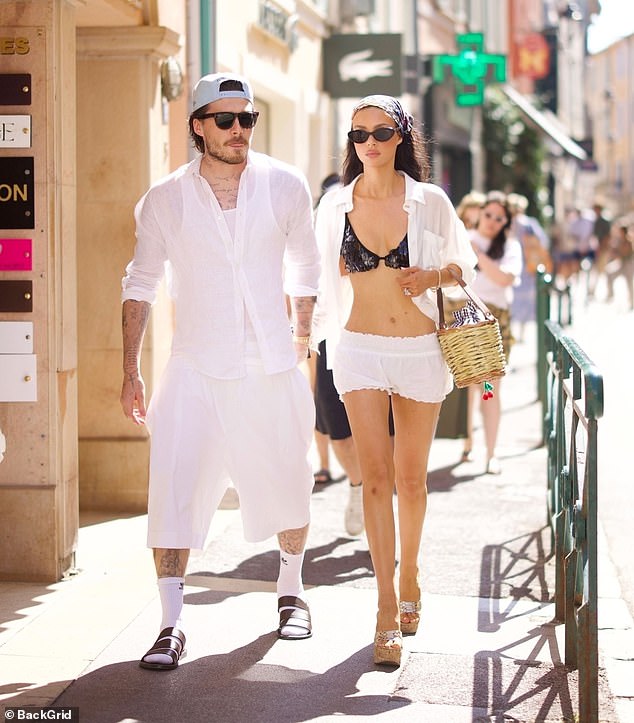 لكن الزوجين قاما بالفرشاة من عداء الأسرة يوم الثلاثاء ، حيث وضعا عرضًا محبوبًا وهم يسيران جنبًا إلى جنب من خلال St Tropez