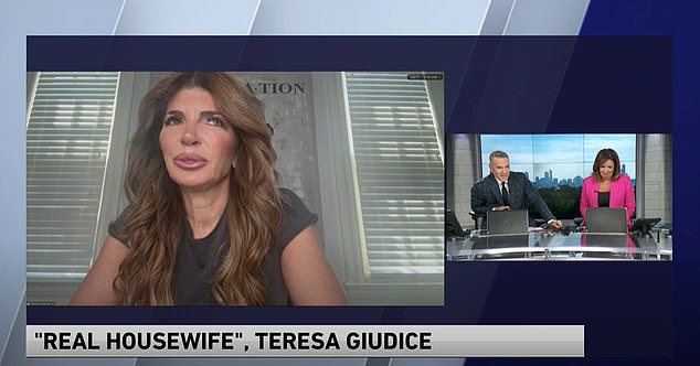 أغلقت أمي من أربعة مقابلة مع أخبار WGN-9 في شيكاغو في 20 يونيو بعد سؤال حول ضرائبها ، كما يظهر في مقطع فيديو ذهب إلى الفيروس
