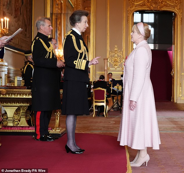 حضرت Lancashire حفل استثمار في The Royal Residence بعد أن حصلت على CBE للخدمات للدراما في مرتبة الشرف للعام الجديد