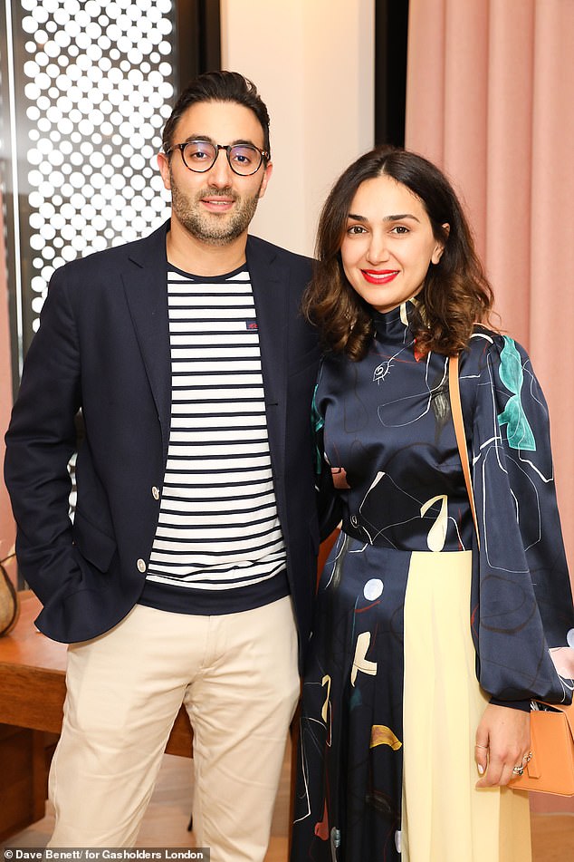 تعود ملكية Estelle Manor إلى رائد أعمال الضيافة Sharan Pasricha من Ennismore ، والتي تضم محفظتها أيضًا Hoxton Hotels ، ونادي Maison Estelle في لندن ، و Gleneagles في بيرثشاير. ومع ذلك ، على عكس Gleneagles ، تم إنشاؤها من الصفر تحت إشراف شاران وزوجته Eiesha (كلاهما في الصورة) ، وهي سيدة أعمال ناجحة وابنة الملياردير الهندي Sunil Mittal