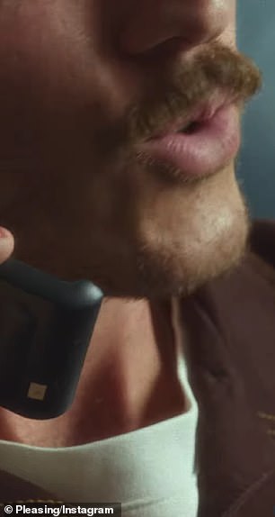 القراءة بين السطور ، يعتقد المشجعون أن هاري يطلق مجموعة من ألعاب البالغين