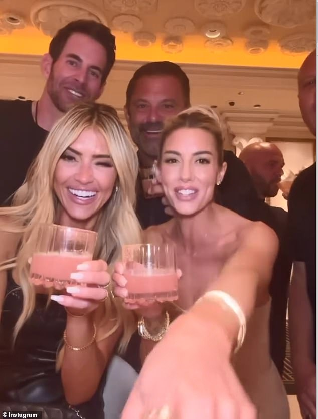 في وقت لاحق ، حصل الزواجان على كل ما بعد العشاء