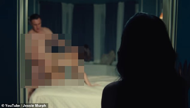 لا يساعد الفيديو الموسيقي على مشهد جنسي مصور إلى حد ما مروع للغاية