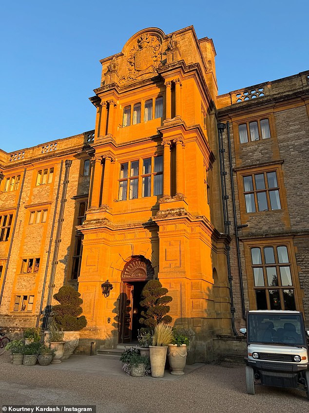 ويعتقد أنها رفقت في حواء جوبز وحفل زفاف هاري تشارلز الفاخرة ، حتى تشارك صورة لمكانهم - Estelle Manor