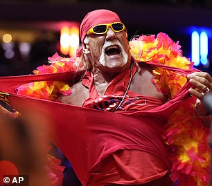 توفي أيقونة WWE يوم الخميس عن عمر يناهز 71 عامًا بعد أن دخل في اعتقال القلب في منزله في كليرواتر ، فلوريدا ؛ شوهد في عام 2024 في مدينة نيويورك