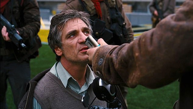 شملت اعتمادات فيلم Aboutboul Batman Epic The Dark Knight Rises ، حيث لعب دور الفيزياء النووي الروسي الدكتور بافيل (في الصورة)