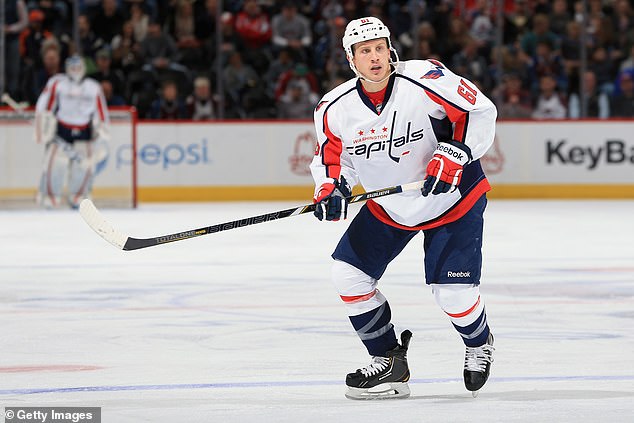 يشتهر Oleksy بمهاراته مع Capitals واشنطن ومنافسها Pittsburgh Penguins