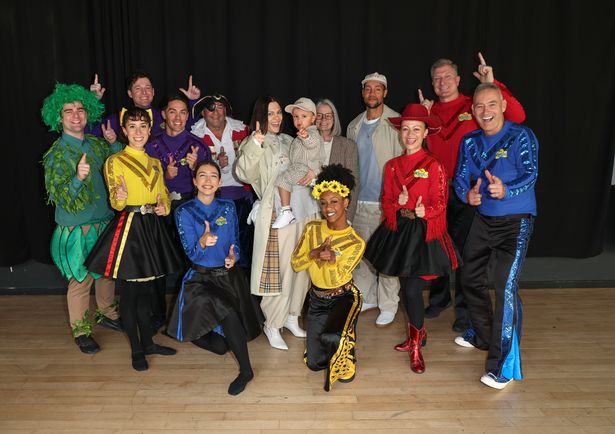 طاقم Wiggles الجديد في Croydon يجتمع Jessie J في كرويدون في مايو 2025