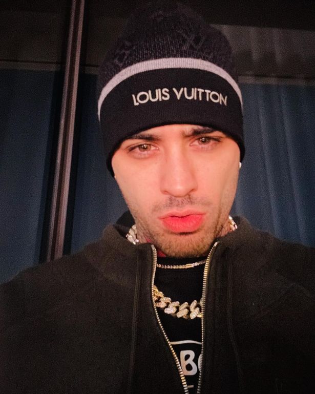 بعد 5 سنوات من تشكيل اتجاه واحد عبر X Factor في عام 2010 ، قرر Zayn الذهاب إلى طريقه المنفصل 