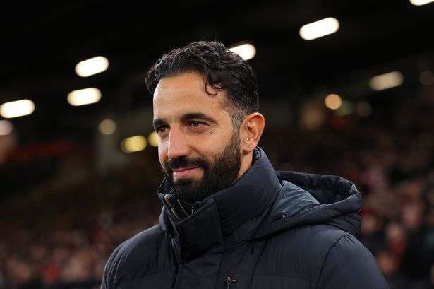 مانشستر ، إنجلترا - 28 نوفمبر: يبحث مدير مانشستر يونايتد روبن أموريم خلال مباراة الدوري في دوري أوروبا 2024/25 في المرحلة MD5 بين مانشستر يونايتد و FK Bodo/Glimt في أولد ترافورد في 28 نوفمبر 2024 في مانشستر ، إنجلترا. (تصوير جيمس جيل - Danehouse/Getty Images)