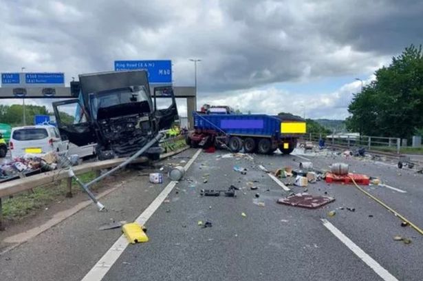 تضمن الحادث أربع سيارات وأربعة HGVs