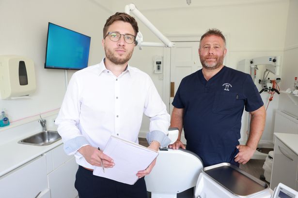 زار Mirror Health Editor Martin Bagot ممارسة Rob في Exmouth ، Devon