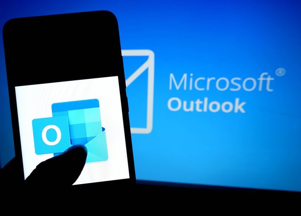 تعاني Microsoft Outlook حاليًا من انقطاع عالمي 