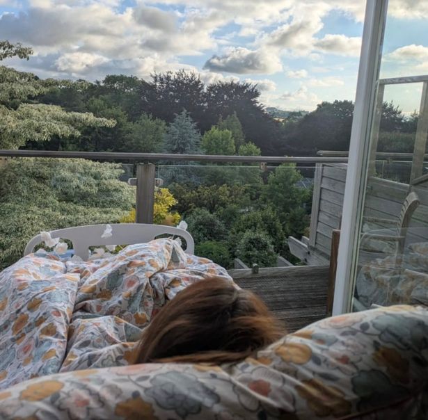 آخر صورة لإيما براي المفجعة من سريرها في المسكن. تم نشر هذه الصورة على Instagram حيث رتبت للإعلان عن وفاتها 