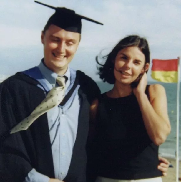 قتلت الرحال البريطاني بيتر فالكونو وجوان ليز.