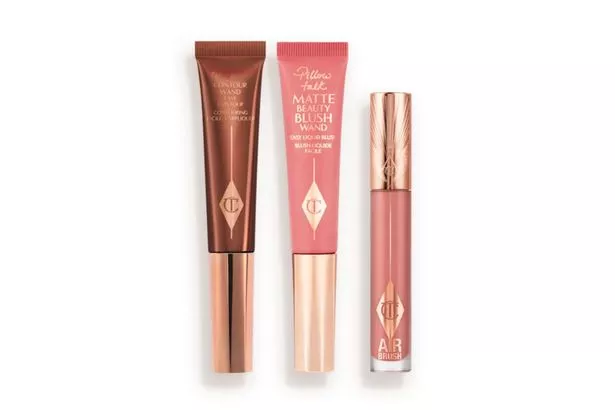 Contour Contour ، Karlotte Tilbury's Contour ، Blush & Airbrushlible Lip Kit ، الآن بنسبة 45 ٪