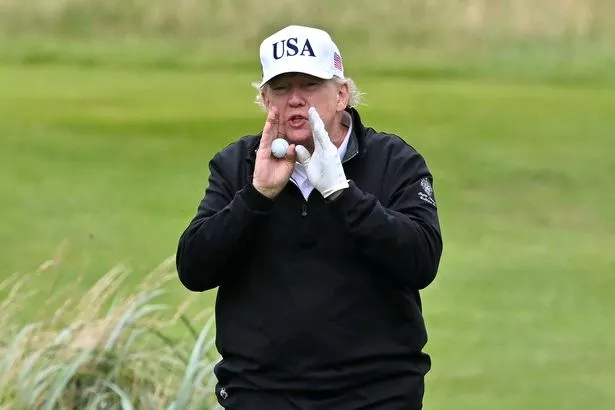 شوهد دونالد ترامب في ملعب Turnberry للغولف في جنوب أيرشاير