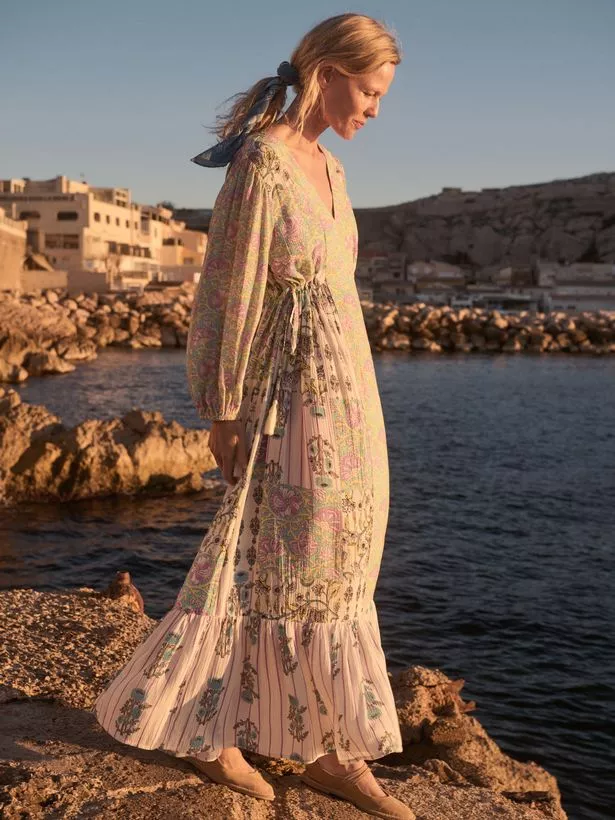 فستان الرياح الموسمية