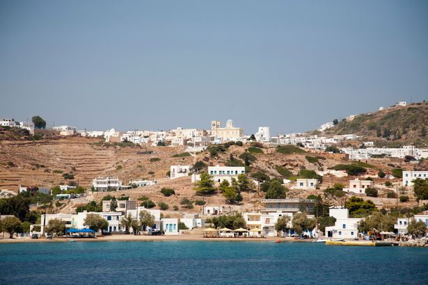 قرية تشوريو. جزيرة كيمولوس. جزر Cyclades. اليونان. أوروبا بايز دي تشوريو. Isola di Kimolos. Isole cicladi. اليونانية أوروبا. (الصورة بواسطة: Giulio Andreini/UCG/Universal Images Group عبر Getty Images)