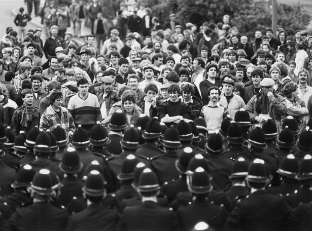 خط الاعتصام في Orgreave في جنوب يوركشاير حيث ألقت الشرطة القبض على 95 من عمال المناجم 