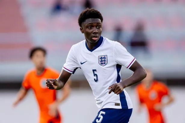Vila Real de Santo Antonio ، البرتغال - 20 فبراير: Jayden Ngwwashi من إنجلترا U17 خلال مباراة الرجال U17 بين Holland U17 v England U17 في مجمع الرياضة Vila Real de Santo Antonio في 20 فبراير ، 2025 في Vila Real De Santo Antonio Portugal (Photo ere ere ere