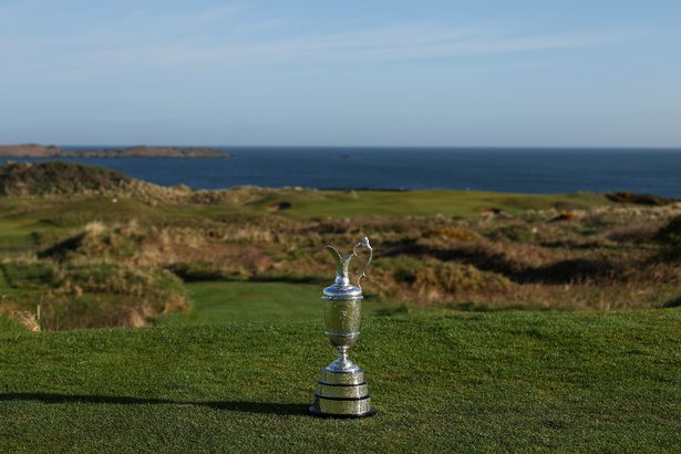 يقع Claret Jug على الحفرة الخامسة خلال يوم الإعلام للبطولة المفتوحة 153 في نادي Royal Portrush Golf Club