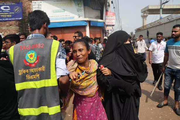 مات 20 شخصًا ، بمن فيهم طيار الطائرة ، 