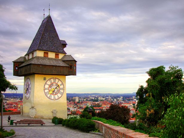 Graz Clock Tower على Schlossberg أو Castle Hill في Craz City في النمسا