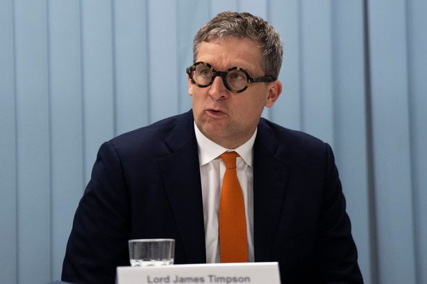 أخبر وزير السجون جيمس تيمبسون المرآة: 