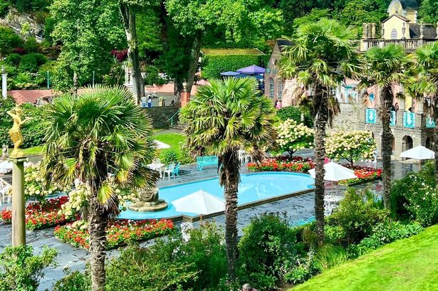 يوصف Portmeirion ، في Gwynedd ، بأنه شريحة صغيرة من إيطاليا في شمال ويلز