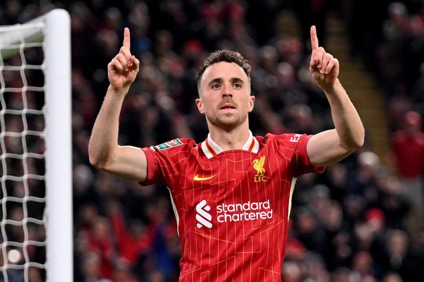 ليفربول ، إنجلترا - 25 سبتمبر: (The Sun Out ، The Sun يوم الأحد) ، احتفل Diogo Jota من ليفربول بعد تسجيله الهدف الثاني خلال مباراة كأس كاراباو الثالثة بين ليفربول ووست هام يونايتد في أنفيلد في 25 سبتمبر 2024 في ليفربول ، إنجلترا. (تصوير أندرو باول/ليفربول FC عبر Getty Images)